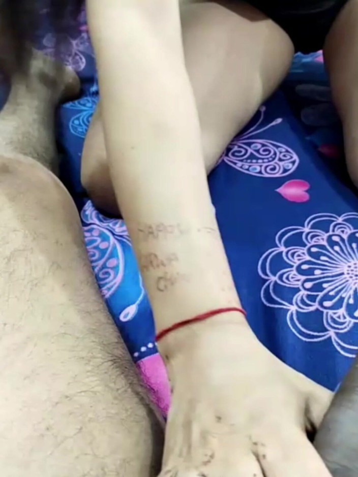 Indian porngirl: First Time Foursome with Husband and My Thress Female Fucking...
