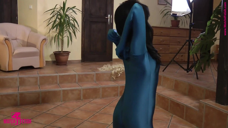 ZentaiDolls: Sarah menunjukkan cintanya untuk fetish spandex