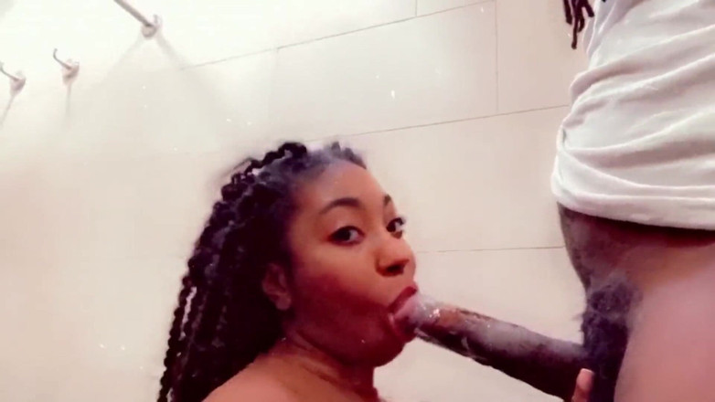 Fijii pornbox: Padrastro se cuela en mi baño y me folla la...