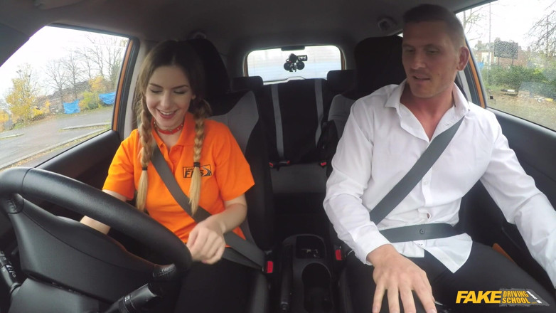 Fake Driving School: Escuela de manejo falsa: la impresionante Stella monta al estilo...