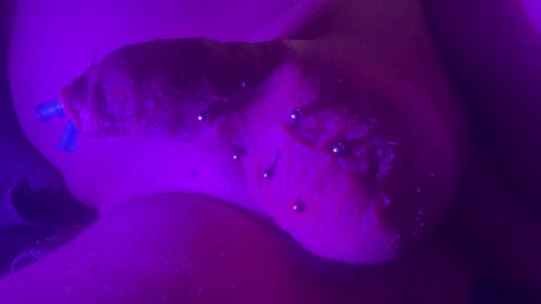 KinkyToyStory: Versauter nadelschwanz und bals bestrafungsbeweis für seinen meister