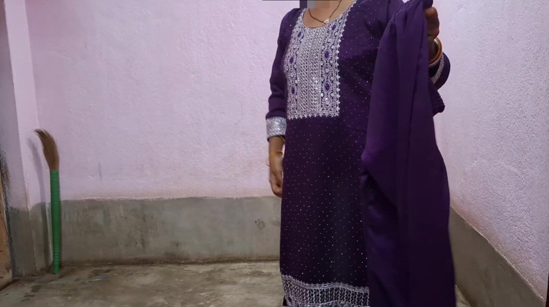 Sumaj: Pembantu rumah xxx India panas berkongkek penuh