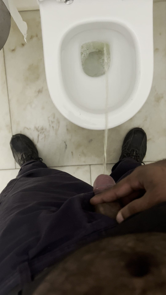 Wesley Fudedor: Security Guard on the Shopping Bathroom Pissing and Looking for...