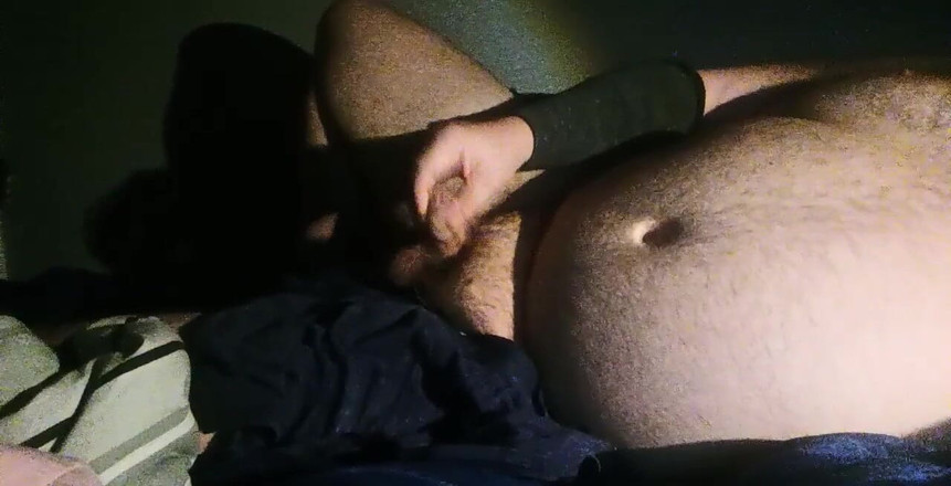 Big Pisser: Trăgând o încărcătură de spermă din bilele mele uriașe și pula albă.