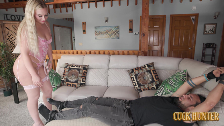 Cuck Hunter: Vanna Rose, een blond lekker wijf verleidt een zwarte man...