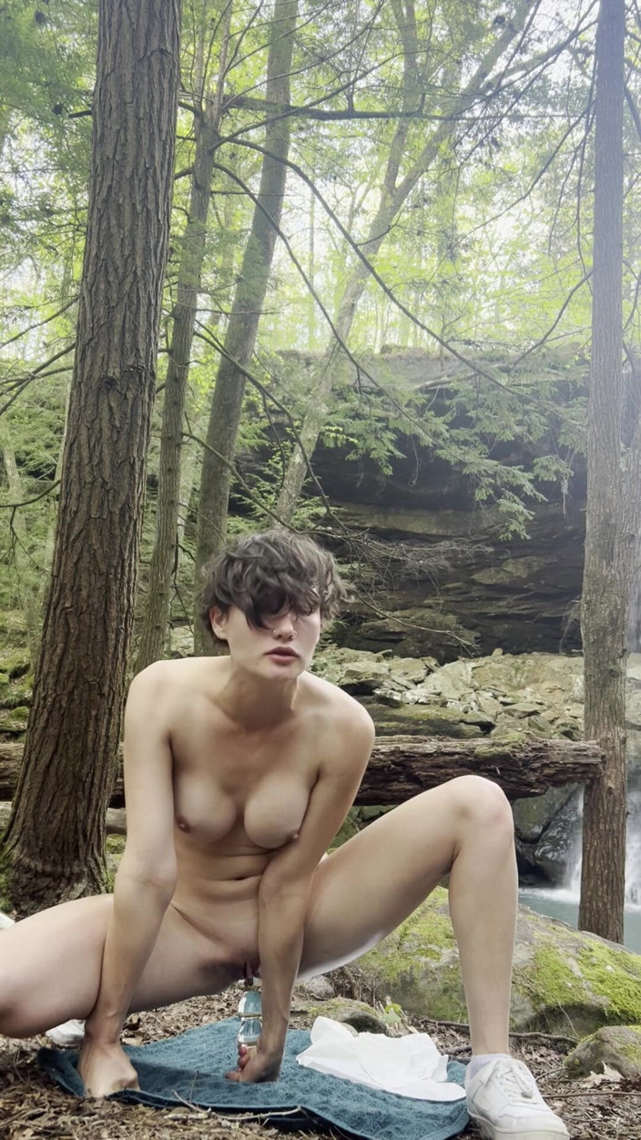 AhanuReed: Solo anal al aire libre