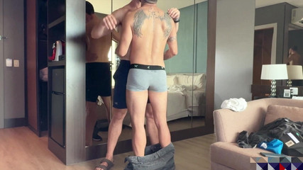 Julian Shul: #cumshot horoz xl beni sikişmeye davet etti ve deliğimi kırık...