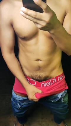 Hornyboy2058: 나는 그에게 메시지로 맛있는 엉덩이의 사진을 보내고, 그는 자위