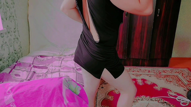 Kitty_Cross: Мягкий женственный фембой разворачивает в пушистой мантии