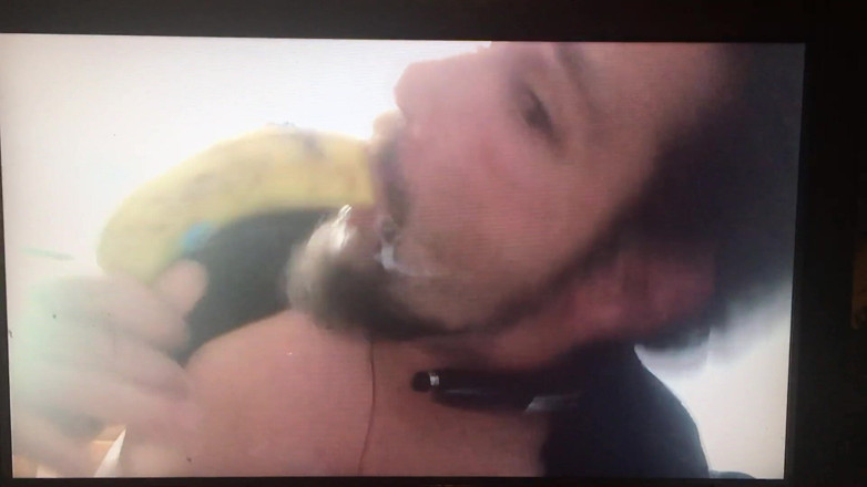 King Of Crossdress: Throating bannana baby