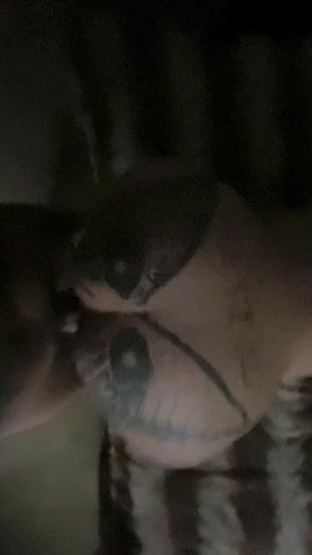MzKiTTy91: Isteri amatur putih dengan pantat besar dikongkek gaya doggy