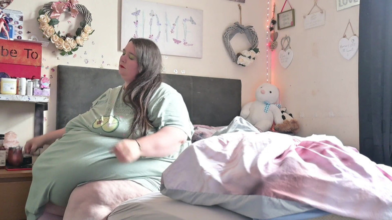 SSBBWLadyBrads: SSBBW brzy ráno břicho tření s krémem