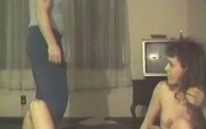 Homegrown Vintage: Дикий с винтажной киской
