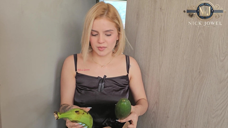 NickJowel: A Loirinha Pede a Entrega E Acaba Com Meu Pacote...