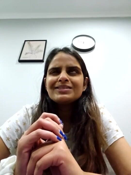 Treblsex: Fată indiană la duș în sentimente de discuții în pielea goală