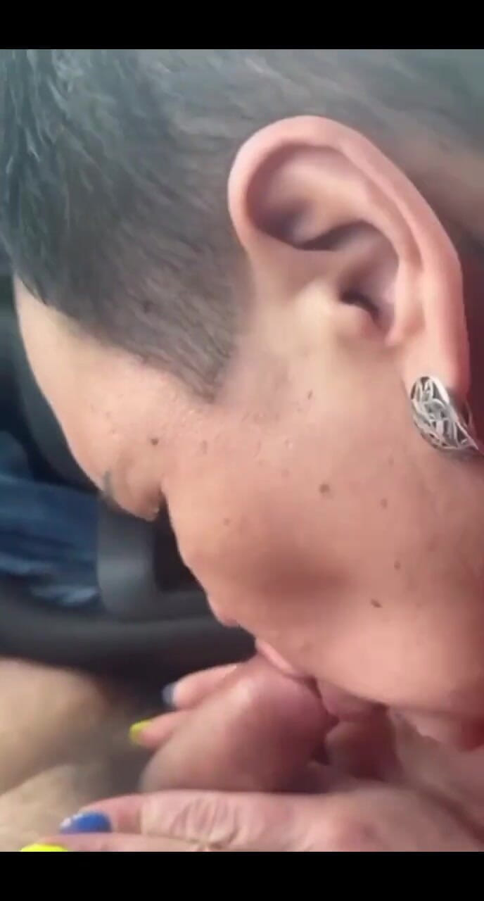 KarmenMilf: Arabada aşırı, Ateşli Oral Seks Ve Bolca Döl