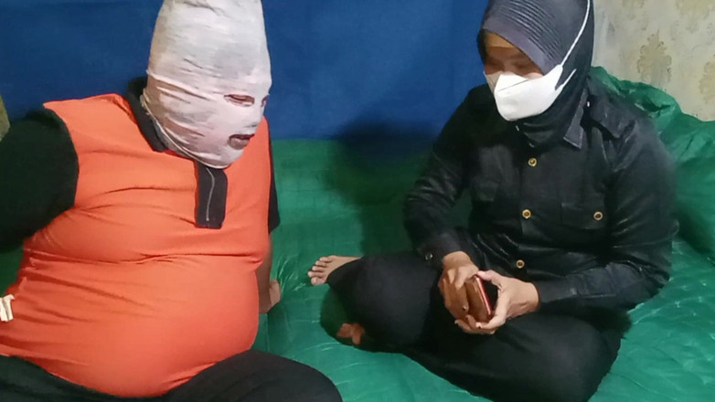 Babang endut: Мінет члена від жінки-охоронця