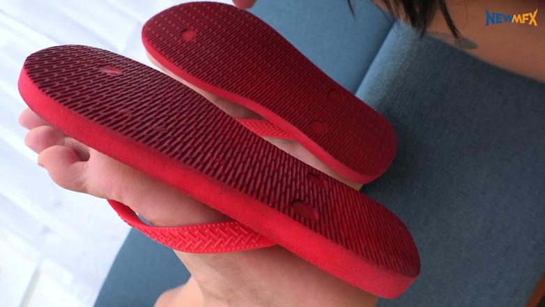 NewMFX Feet: Humiliating Cleaning