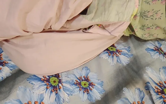 Faryal: La chatte de ma belle-sœur desi se fait éjaculer dessus - audio...
