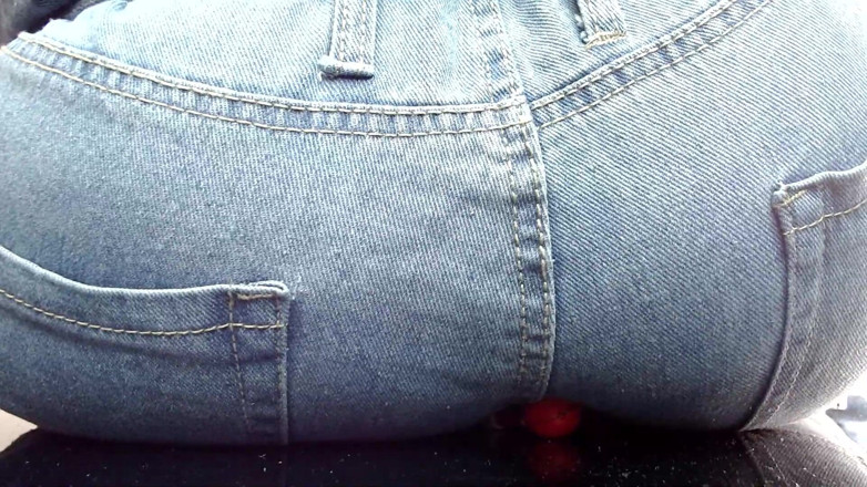 Maeling: Tiny Neighbor Trampled in Denim Jeans and Ass Stifled Ignorant
