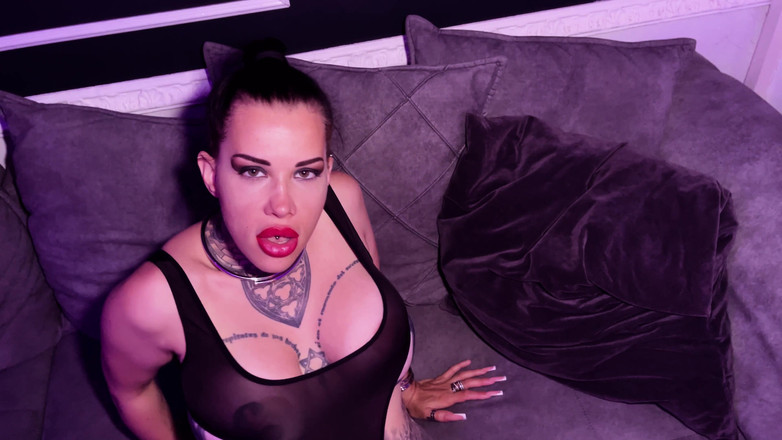 Miss Alessa Milano: Tanga vücut ve derin şehvet
