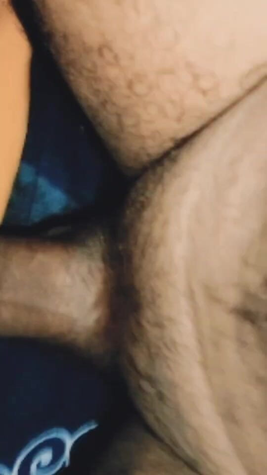 Monika videos: Desi village bonita indiana meia-irmã vestindo sharee