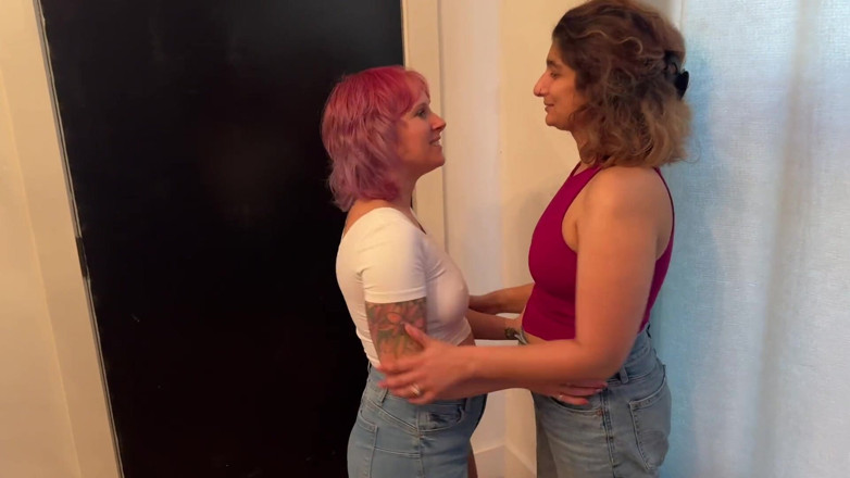 Cutikatxoxo: Lesbian Affair with a Pakistani Slut