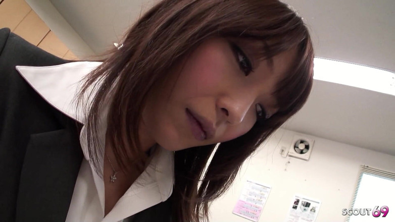 Asian porn collection: Японська секретарка під час сольної мастурбації без цензури до оргазму в туалеті під час роботи