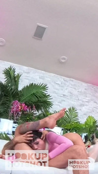 Becca Barbie Nade Nasty'nin sert sikişine bağımlı!