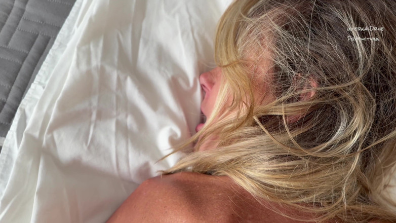 InternalDrive: Hot GILF Cums Over and Over on Her Stud