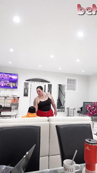 Paní Judy Blaze trvá na tom, že Thta Artemkixxx bude mít lepší čas hrát se svým tělem než s jeho videohrami