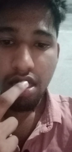 口の中にチンポが射精するように指で遊ぶ