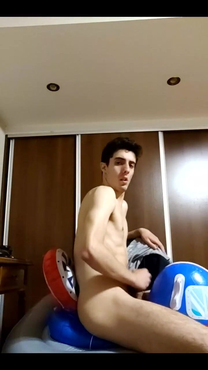 Floatie Boy: วิดีโอแนวตั้ง - อมควยเป่าลมมากมายขณะชักว่าวในสตรีม