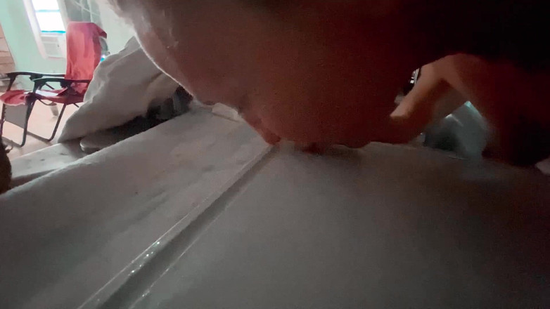 Farmers Wifey: La reina de la orina somete su orina del mostrador...