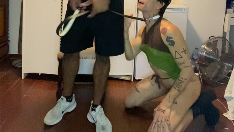 Wesley Bull: मेरे पैरों का मजा ले रही अच्छी तरह से प्रशिक्षित विनम्र