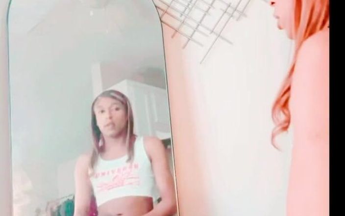 Yummie solos: Fat Dick Black Tranny Fucking Pocket Pussy