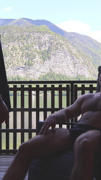 Non svegliare i vicini: sesso rischioso all'aperto in balcone & Sborrata cruda nelle Alpi