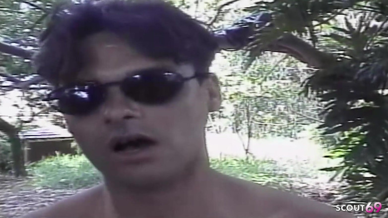 Shemale TS Collection: लैटिना ट्रॅनी की तंग गांड में तीन लोगों द्वारा सड़क पर चुदाई