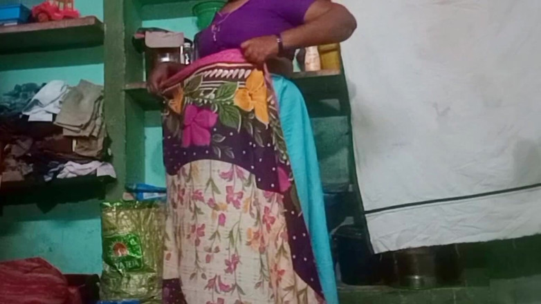 Desi Sathiya: Tamil Aunty Having Sex with House Boss