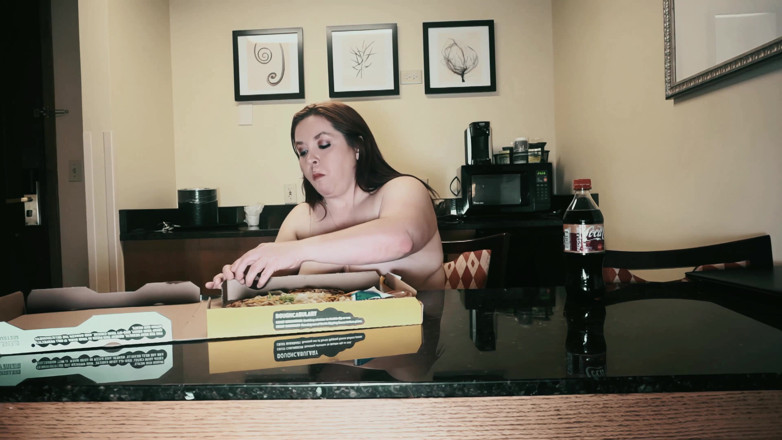 SexyNEBBW: Pizza mi roste břicho a zadek