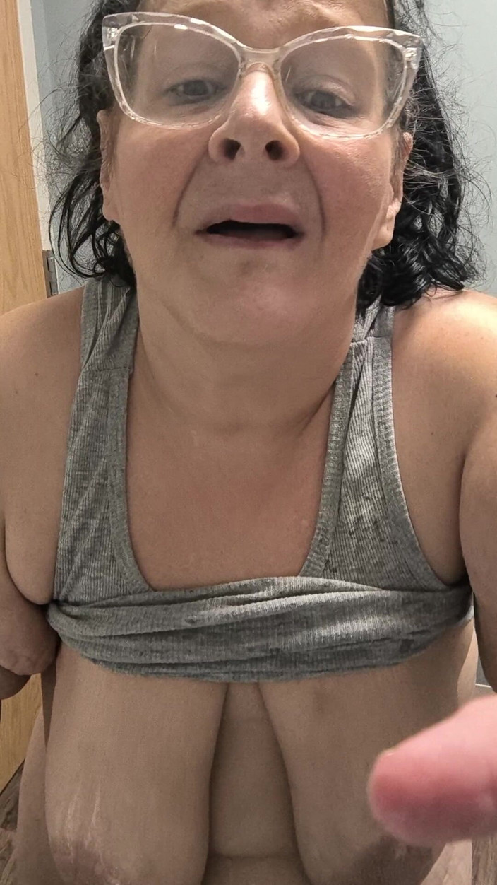 HerculesnVENUS: クリトリスをファスティにこすって、めちゃくちゃいやらしいです