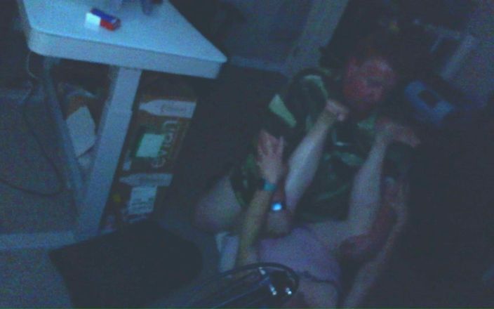 Horny Ginger: Bww lamiendo anal coño con chorreo de leche y luego...