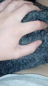 Seks cepat di atas katil dua teman wanita