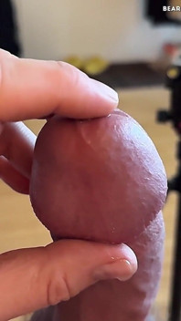 Jugando con mi precum goteando (cámara lenta, sin corrida)
