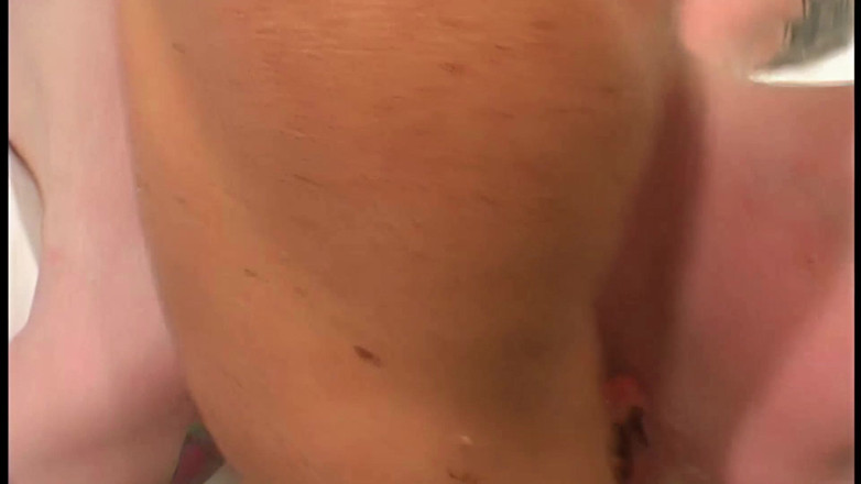 Best Amateur Sex: สาวร่านวัยรุ่นตัวเล็กดูดควยและขี่ควยอย่างหนัก