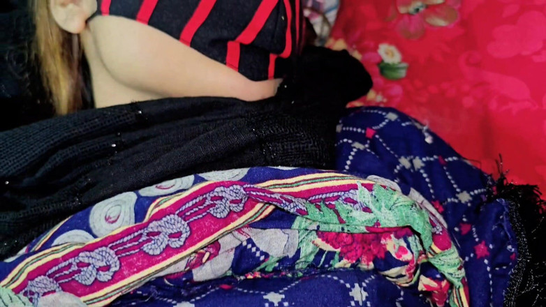 Sairaxsaim: Muslimská přítelkyně v hidžábu se znovu vrací domů - sperma v...