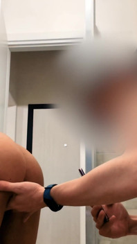 Detrás De Las Cámaras: Michy Perez Y Luc Berus Follando Rápido Y Caliente En El Baño Durante El Maquillaje