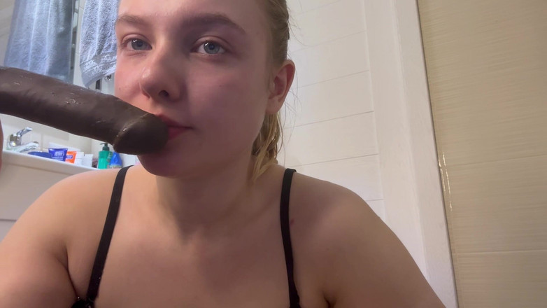 JuiceLussie: 来自性感少女的深度和马虎口交