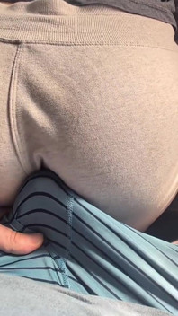 POV เมียสะบัดตูดและถูควยในกางเกงวอร์ม