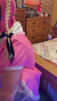 Jenna šuká Sissy Služku Tiffany Hluboko do zadku... Je to taková děvka!